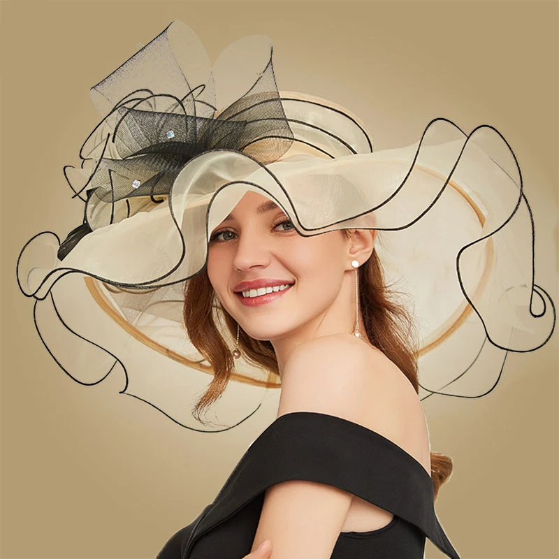 Chapeau Catherinette à Grandes Fleurs Beiges 4 Chapeau Catherinette à Grandes Fleurs Beiges – Image 2