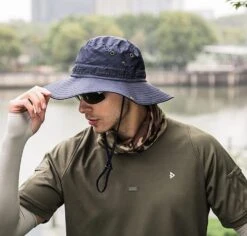 Chapeau Aventurier Imperméable Bleu Avec Cordon De Serrage 7 Chapeau Aventurier Imperméable Bleu Avec Cordon De Serrage -Chapeau Chic Soldes 14082 f56ce6