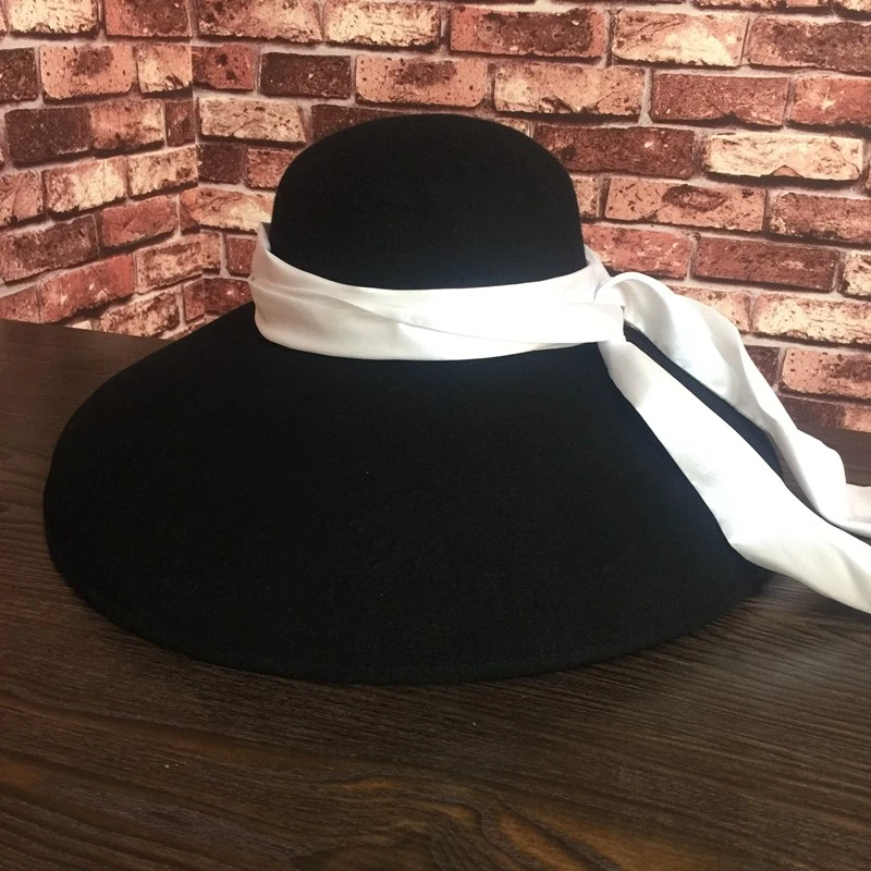 Chapeau Capeline Avec Ruban Noir Ou Blanc 7 Chapeau Capeline Avec Ruban Noir Ou Blanc – Image 5