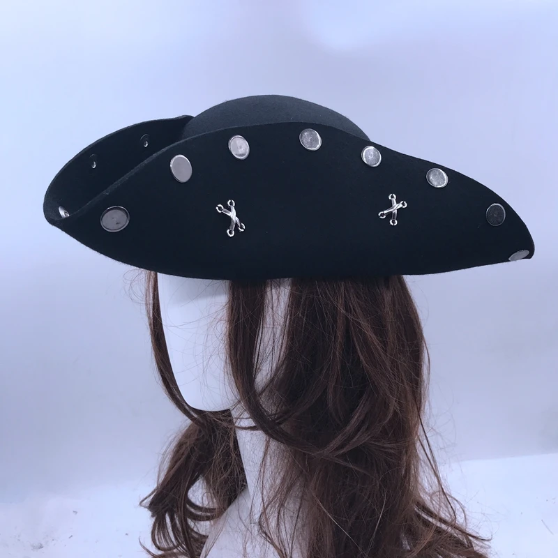 Chapeau Tricorne Avec Décorations Métalliques 3 Chapeau Tricorne Avec Décorations Métalliques