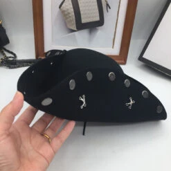 Chapeau Tricorne Avec Décorations Métalliques 13 Chapeau Tricorne Avec Décorations Métalliques -Chapeau Chic Soldes 9140 6bafxf