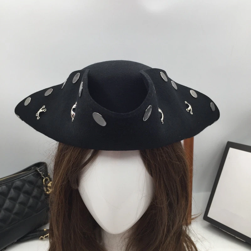 Chapeau Tricorne Avec Décorations Métalliques 6 Chapeau Tricorne Avec Décorations Métalliques – Image 4