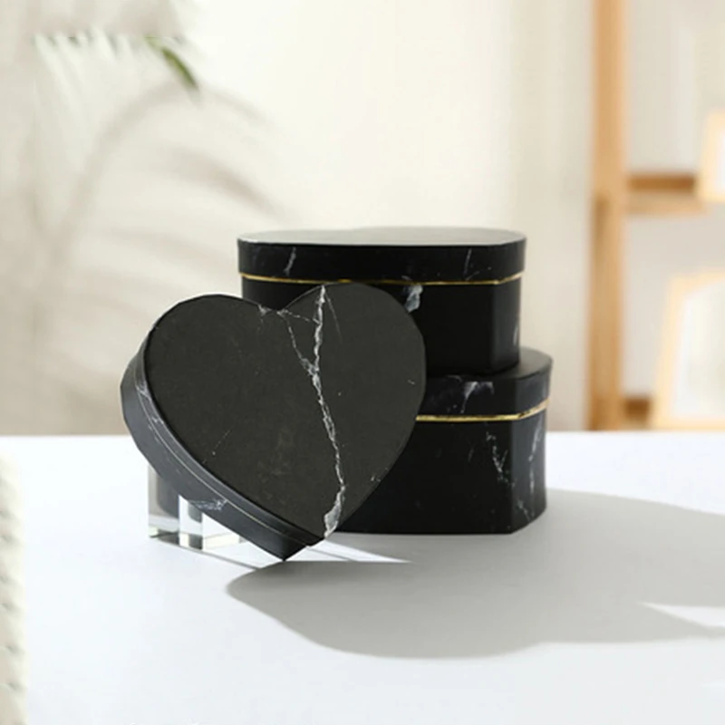 Lot De Trois Boîtes à Chapeau Cœur Marbré 9 Lot De Trois Boîtes à Chapeau Cœur Marbré – Image 7