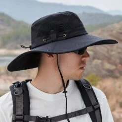 Chapeau De Randonnée Noir à Bord Large Avec Cordon De Serrage 8 Chapeau De Randonnée Noir à Bord Large Avec Cordon De Serrage -Chapeau Chic Soldes IMG 156