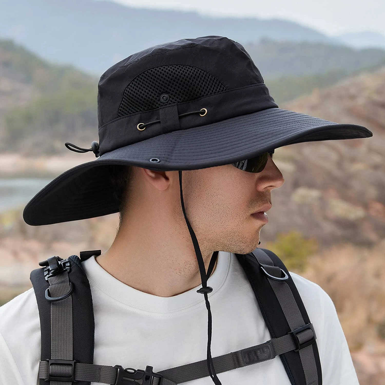 Chapeau De Randonnée Noir à Bord Large Avec Cordon De Serrage 5 Chapeau De Randonnée Noir à Bord Large Avec Cordon De Serrage – Image 3