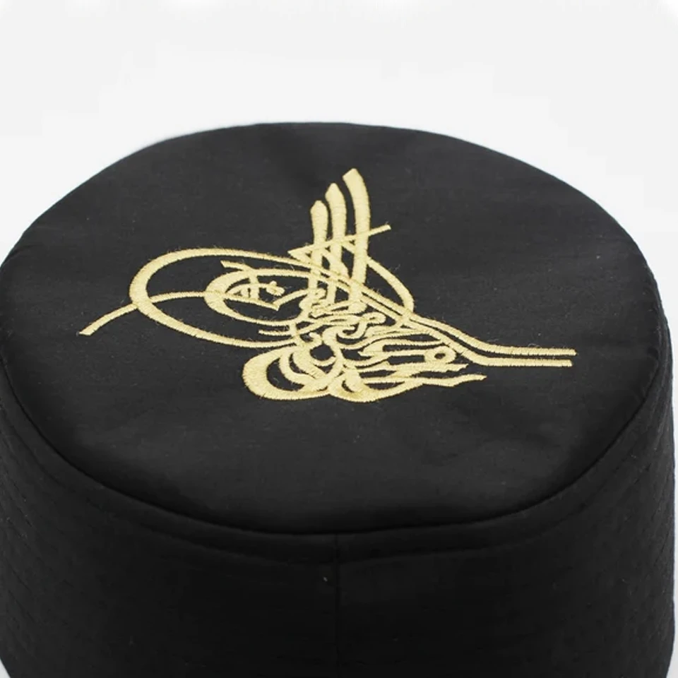 Chapeau Marocain Noir Avec Des écritures Dorées 5 Chapeau Marocain Noir Avec Des écritures Dorées – Image 3
