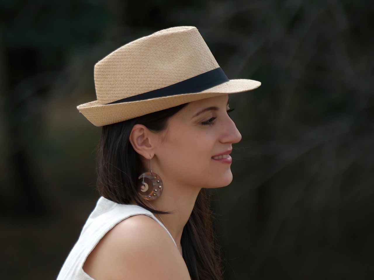 Chapeau Chic Soldes -Chapeau Chic Soldes girl 6272531 1280