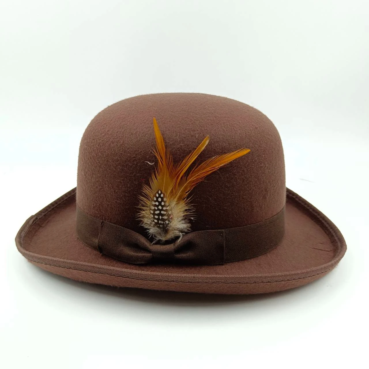 Chapeau Melon à Décoration De Plumes 8 Chapeau Melon à Décoration De Plumes – Image 6