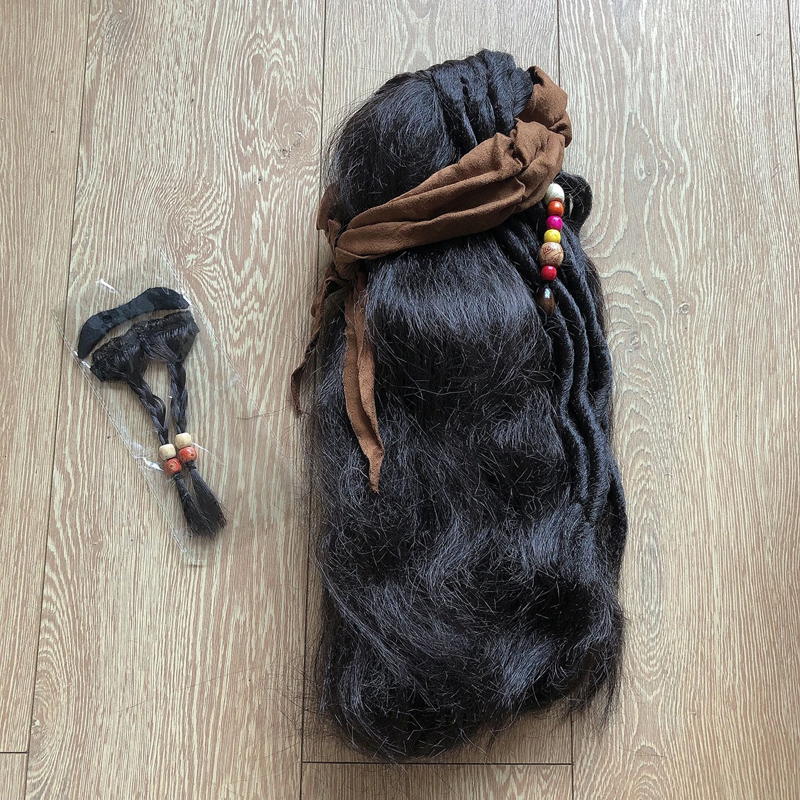 Chapeau Pirate Tricorne Marron Avec Perruque 7 Chapeau Pirate Tricorne Marron Avec Perruque – Image 5